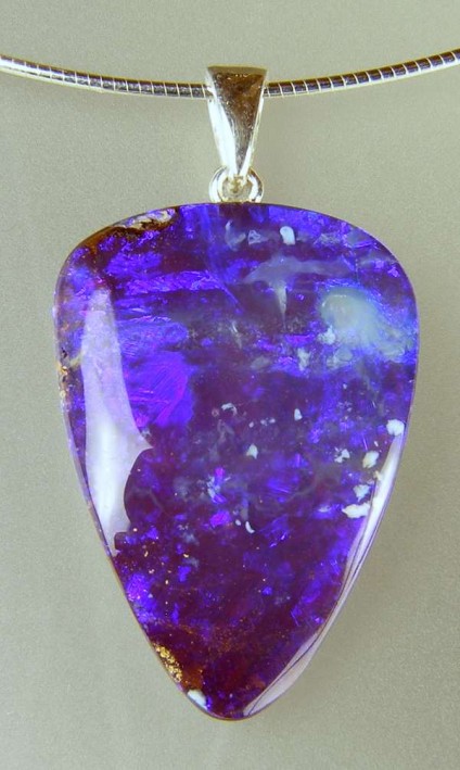 Boulder opal pendant in silver - 25.43ct polished boulder opal pendant with vivid purple and blue colours set in with a silver loop 