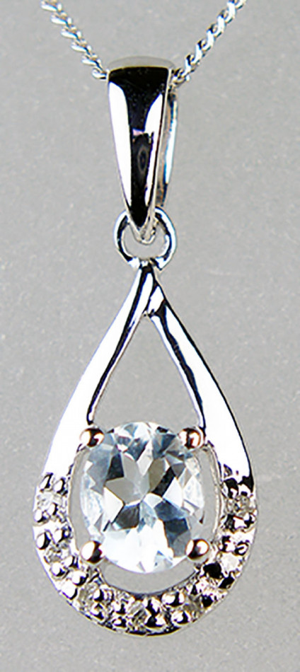 Aquamarine & diamond pendant in 9ct white gold - Delicate aquamarine & diamond pendant consisting of a round brilliant cut aquamarine mounted with diamonds in 9ct white gold and suspended from an 18" 9ct white gold chain