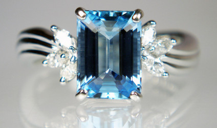 Aquamarine & diamond ring in platinum - Stunning deep blue 2.01ct emerald cut aquamarine flanked by 0.25ct of marquise cut diamonds in H colour & VS clarity, all mounted in platinum. 