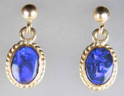 Black opal eardrops in 9ct yellow gold - 1.31ct oval black opals set in 9ct yellow gold earsrops. The eardrops are 16 x7mm.