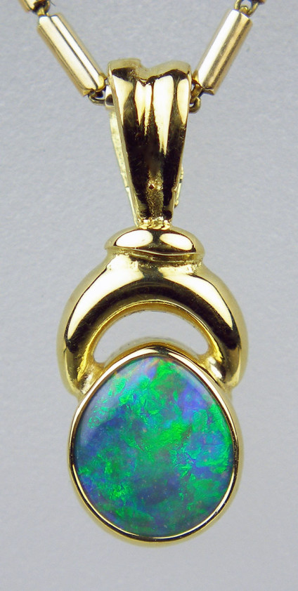 Black opal pendant in 14ct yellow gold - Dainty & vibrant black opal pendant in 14ct yellow gold. Chain not included. 