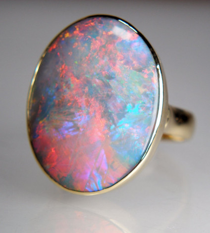 Black opal ring in 18ct yellow gold - 9.34ct superb black opal from Lightning Ridge, New South Wales, rubover set in 18ct yellow gold ring