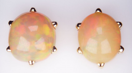 Ethiopian eartsuds in 18ct yellow gold - 4.39ct roundish cabochon Ethiopian opal claw set in 18ct yellow gold earstuds. Our Ethiopian opals are wholly untreated. The earstuds are approximately 9-10mm round.