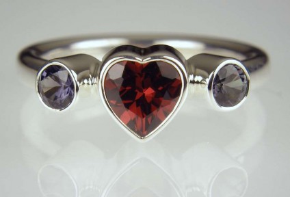 Garnet ring in silver - Heart cut pyrope garnet set with pair of colour change (green to purple) garnet rounds in silver ring