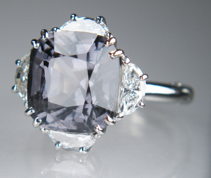 Grey spinel & diamond ring in platinum - Magnificent 8.02ct square cushion cut grey spinel from Burma set with four diamond segment cuts in F colour SI clarity, mounted in platinum ring.