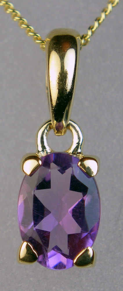 Amethyst oval pendant in 9ct yellow gold - Delicate oval amethyst pendant set in 9ct yellow gold