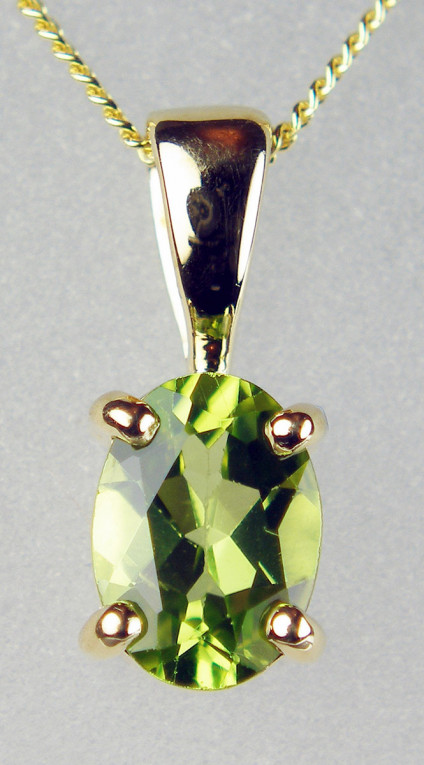 Peridot pendant in 9ct yellow gold - 7x5mm oval peridot 0.77ct in 9ct yellow gold, suspended from an 18" 9ct yellow gold chain