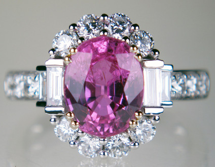 Pink sapphire oval and diamond ring in 18ct white gold - Spectacular ring set with a 3.39ct oval pink sapphire surrounded by 1.21ct of baguette and round brilliant cut white diamonds in 18ct white gold