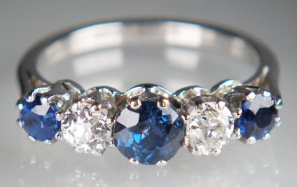 Sapphire & diamond ring in 18ct white gold - Pretty, pre-loved sapphire & diamond ring in 18ct white gold. The sapphire weight is approximately 1ct and the diamond weight around 0.30ct. Ring size L1/2