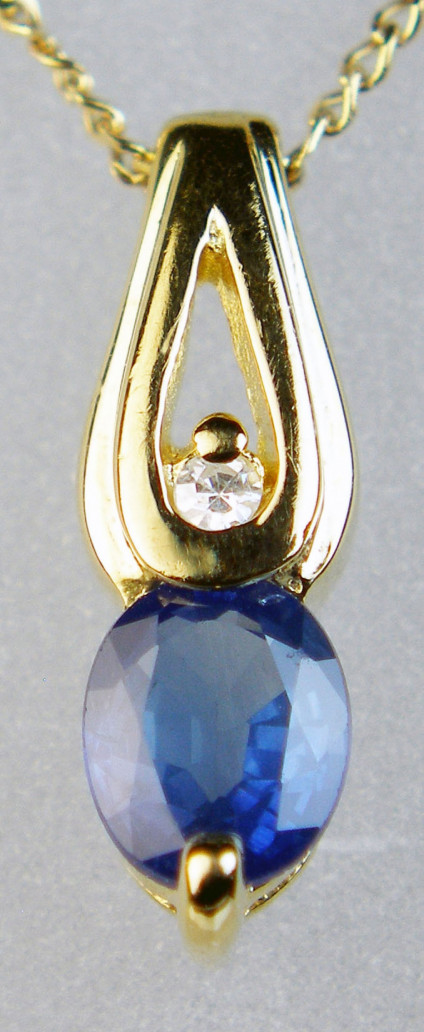 Sapphire & diamond pendant in 9ct yellow gold - Pretty sapphire & diamond pendant in 9ct yellow gold suspended from 18" 9ct yellow gold chain