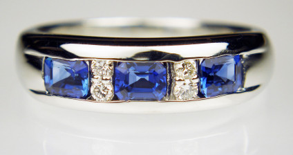 Sapphire & diamond ring in platinum - Simple but stylish ring set with 0.83ct sapphires and 0.10ct diamonds in platinum. Ring is size N.
