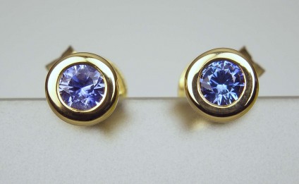 Sapphire earstuds - 0.22ct bright blue sapphire rounds rubover set in 18ct yellow gold earstuds