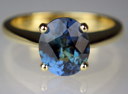 Oval teal sapphire claw set in 18ct yellow gold - Striking teal colour oval sapphire claw set in 18ct yellow gold