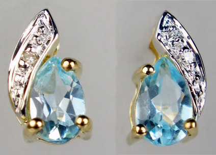Aquamarine & diamond earstuds in 9ct yellow gold - Delicate aquamarine pearcuts set with brilliant cut shite diamonds in 9ct yellow gold. Earstuds are 8mm long.